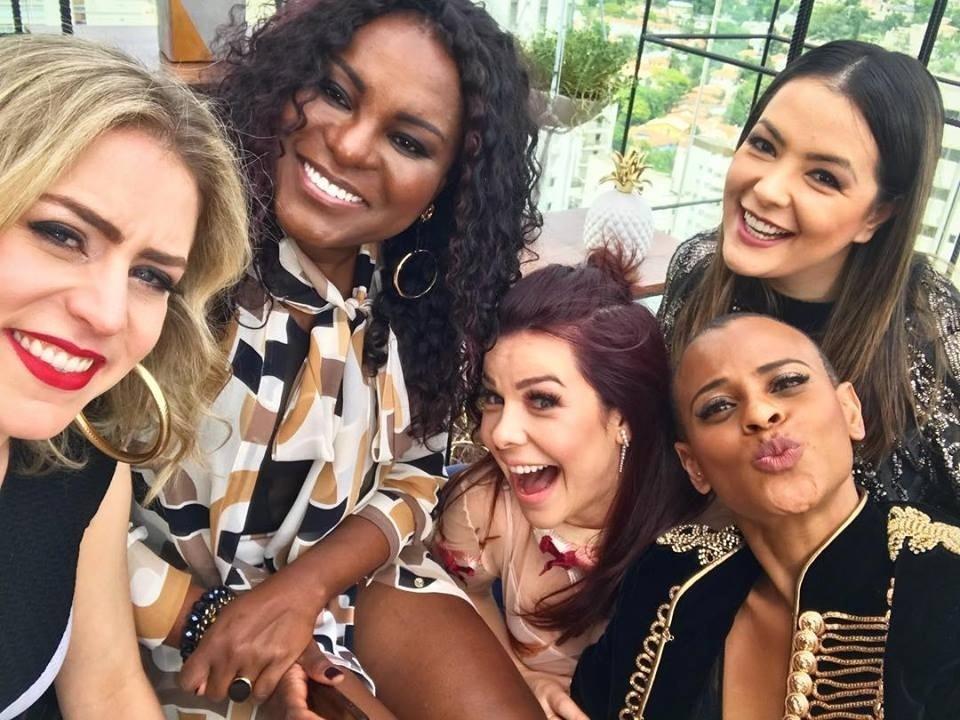 As meninas do Rouge se reúnem com Fernanda Souza em gravação de programa - Reprodução/Facebook