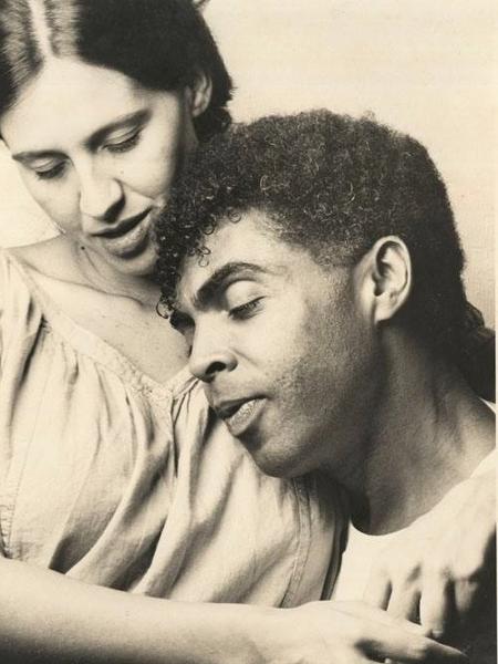 Flora e Gilberto Gil no início da década de 80 - Reprodução/Facebook