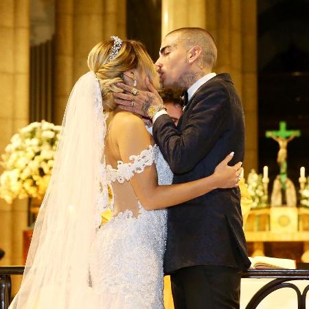Lexa e Guimê se beijam ao se casarem na Catedral da Sé, em São Paulo - Manuela Scarpa/Brazil News - Manuela Scarpa/Brazil News