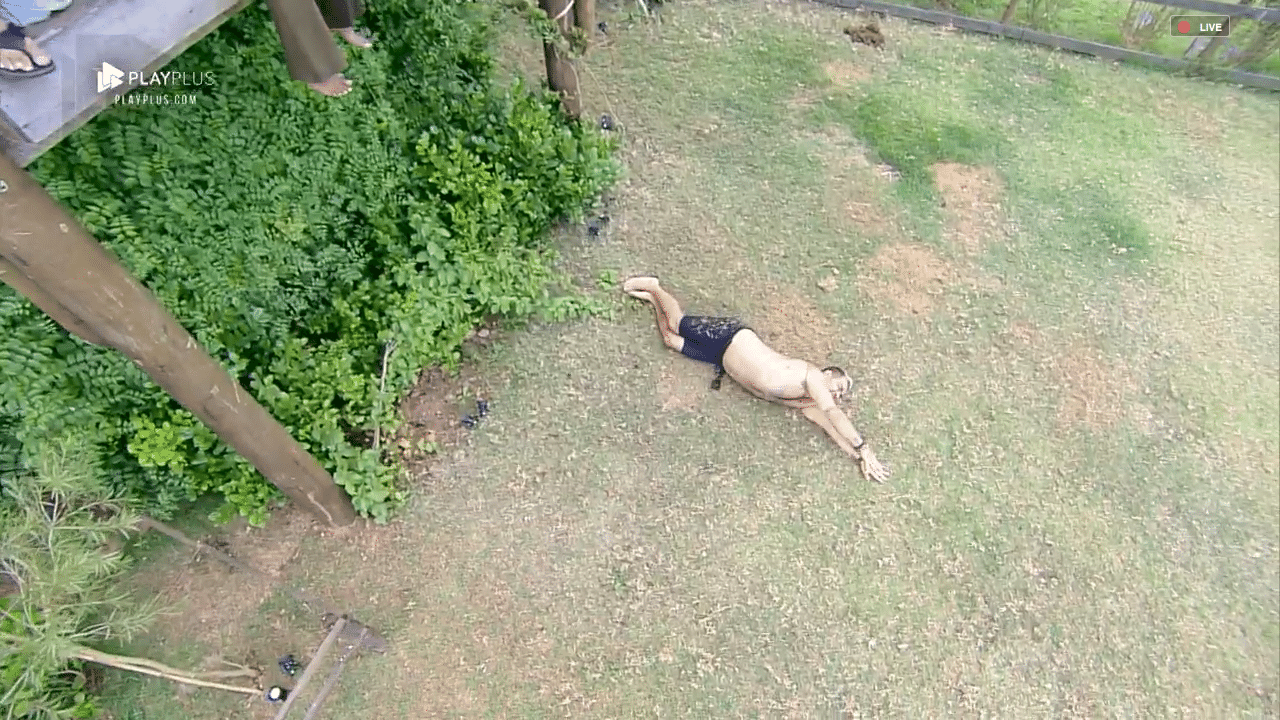 Evandro Santo após pular da casa da árvore - Reprodução/PlayPlus