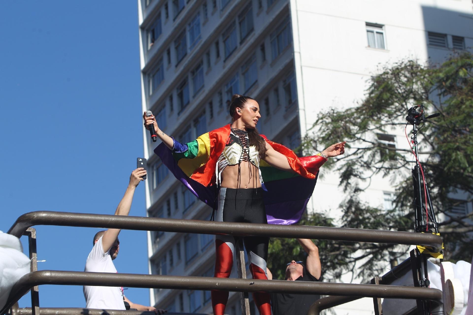 A Spice Girl Mel C fez show neste domingo (23) em um trio elétrico durante a Parada do Orgulho LGBT em São Paulo - Marcello Sá Barreto/Brazil News
