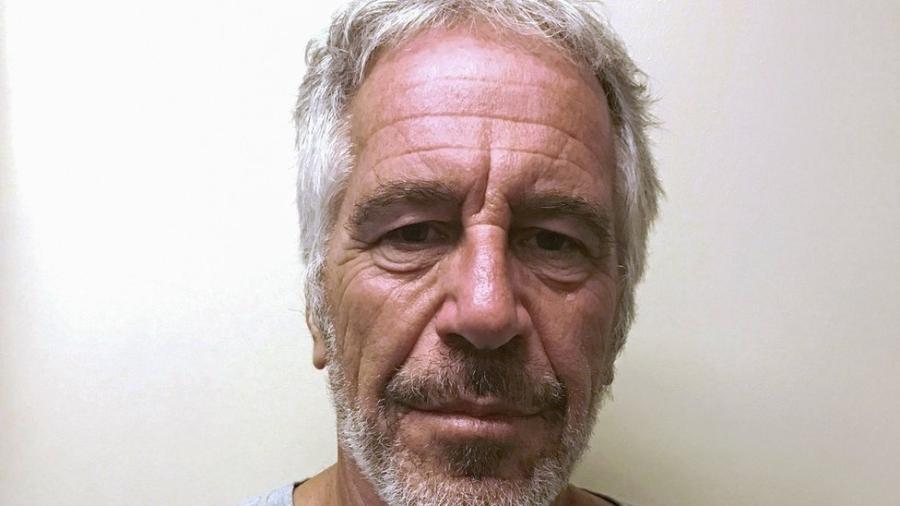 Epstein foi encontrado morto na cela um mês depois de ser preso - Reuters via BBC
