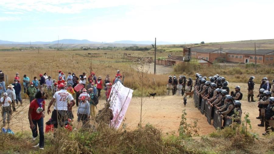 Ação da PM-MG em assentamento do MST Quilombo Campo Grande - Movimento Sem Terra/MST
