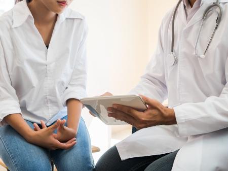 Com o isolamento social, houve dificuldade de atender pacientes crônicos, realizar exames e fazer diagnósticos precoces de doenças graves - smolaw11/Getty Images/iStockphoto