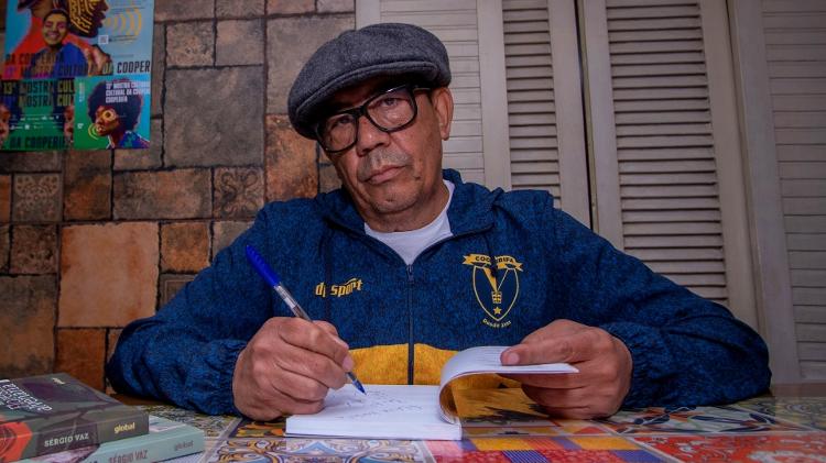  Retrato de Sérgio Vaz, poeta, escritor e co-fundador do Sarau da Cooperifa