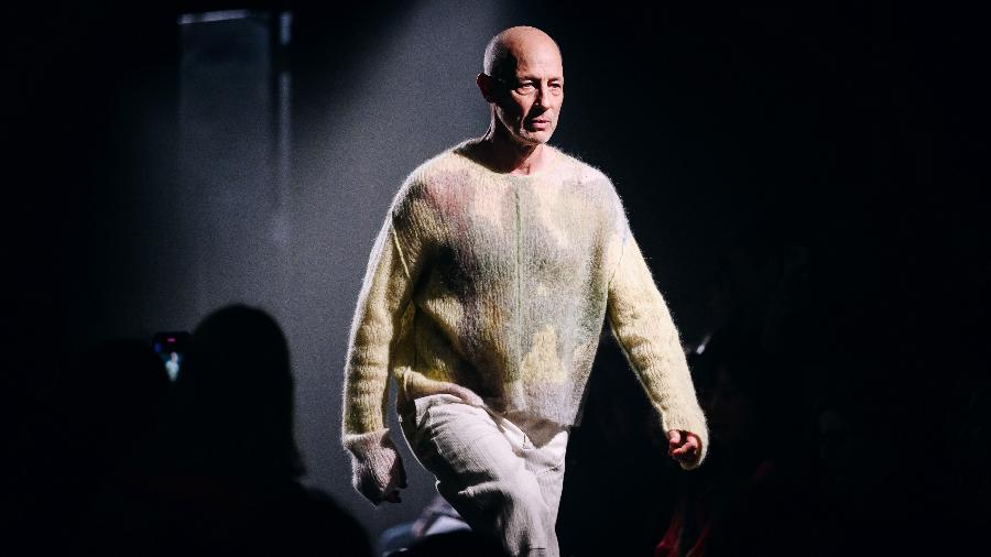 Jon Gries, de "The White Lotus", desfila para Eckhaus Latta na Semana de Moda de NY - Nina Westervelt/WWD via Getty Images