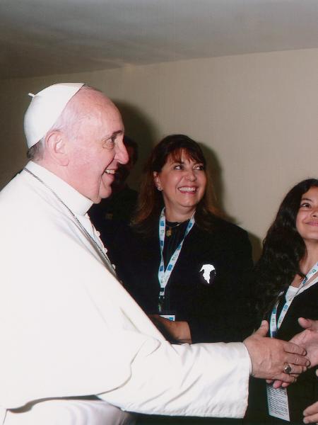 ... ao sacerdote que, anos mais tarde, se tornou o Papa Francisco - Acervo Terraço Itália - Acervo Terraço Itália