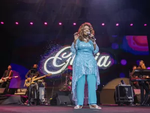 Com vozeirão em cima, Gloria Gaynor mostra em SP resiliência da disco music