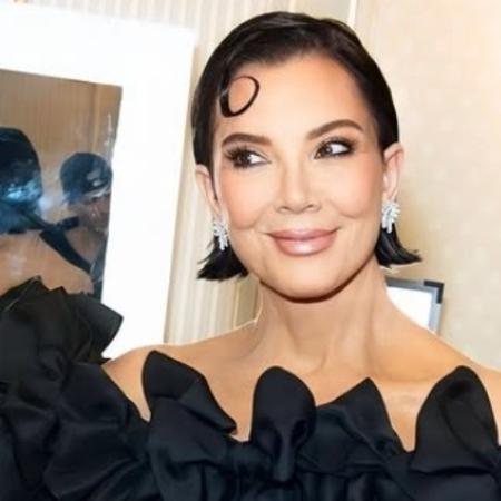 Kris Jenner surge com aparência mais jovial e surpreende Kris Jenner surge com aparência mais jovial e surpreende