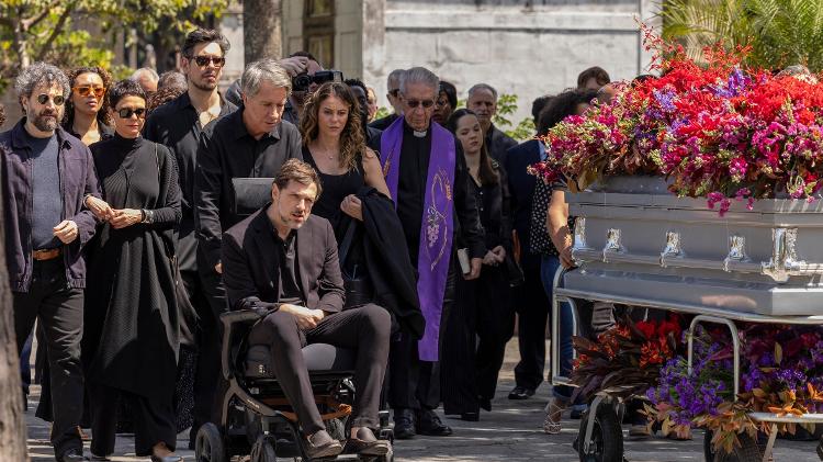 Cortejo e enterro de Odete Roitman (Debora Bloch) em 'Vale Tudo' Cortejo e enterro de Odete Roitman (Debora Bloch) em 'Vale Tudo'