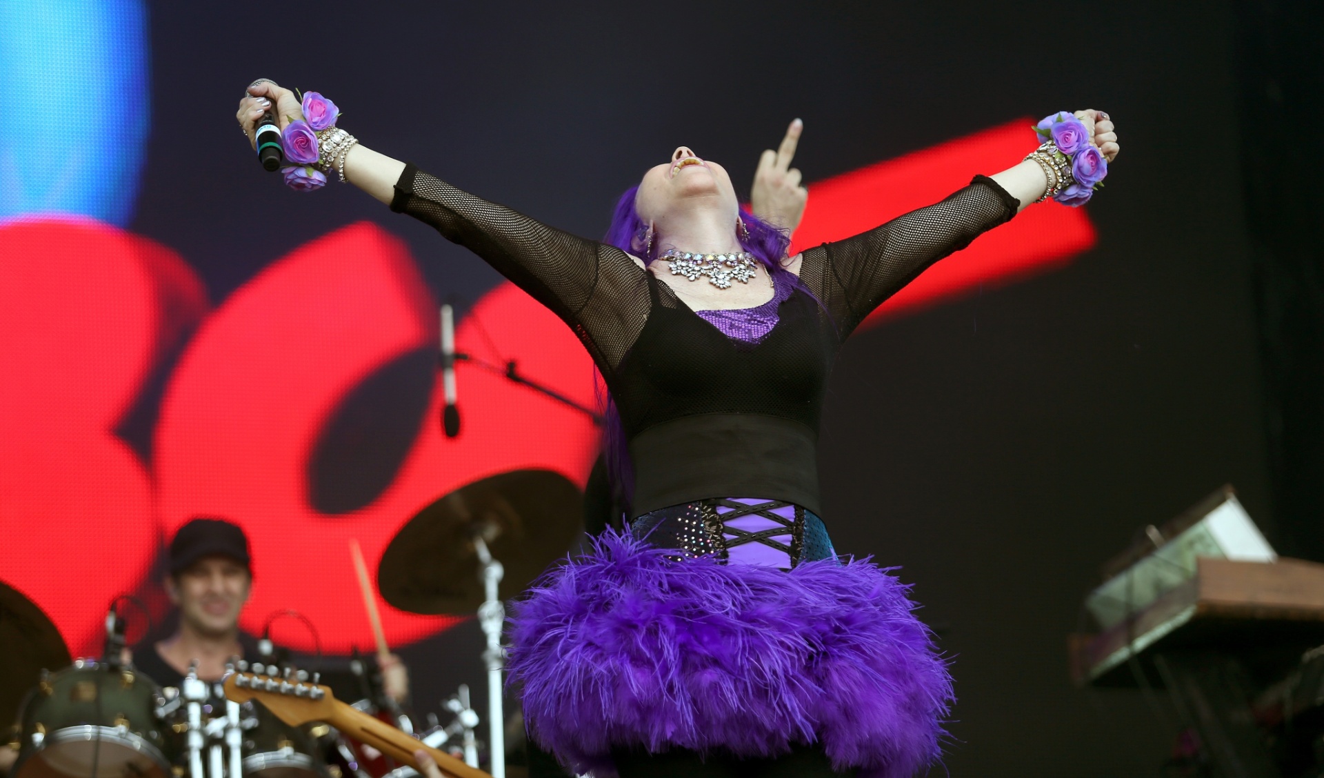 20.set.2015 - Baby do Brasil chamou Pepeu Gomes e seu filho, Pedro Baby, para tocarem juntos no palco Sunset, durante o terceiro dia do festival Rock in Rio 2015. - Fábio Motta/Estadão Conteúdo