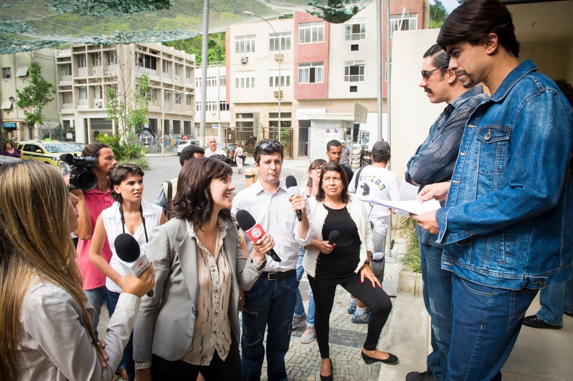 Cena da terceira temporada de "Tá no Ar", com Verônica Debom, Adnet e Melhem - João Miguel Júnior/TV Globo
