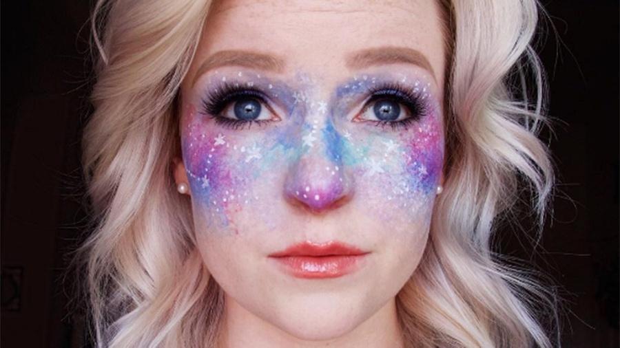 A maquiadora artística Adrienne inspirou várias jovens a fazer as "sardas galáticas" - Reprodução/Instagram