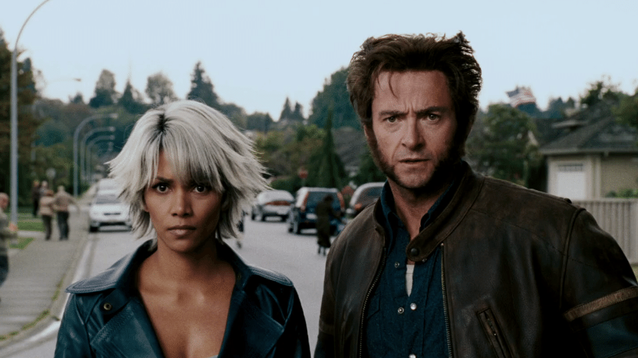 Tempestade (Halle Berry) e Wolverine (Hugh Jackman) em cena de "X-Men" - Divulgação