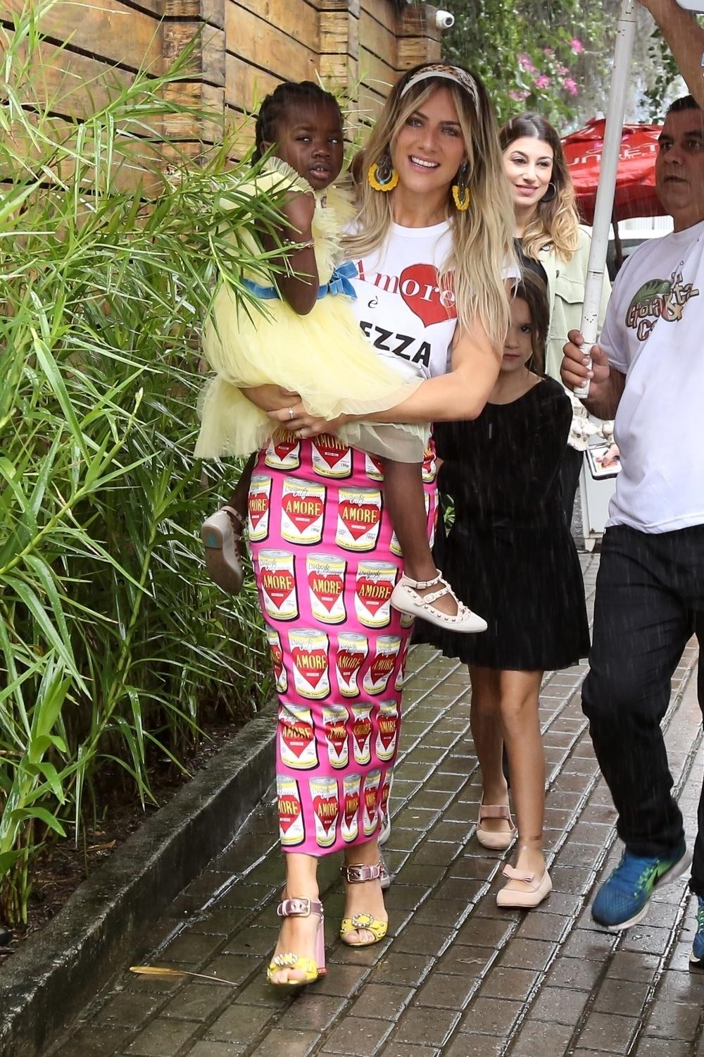 Nem a chuva atrapalhou a festança de Titi - Roberto Filho/Brazil News