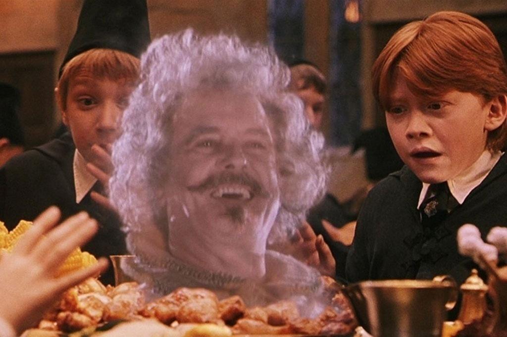 John Cleese e Rupert Grint em cena de "Harry Potter e a Pedra Filosofal" (2001) - Divulgação
