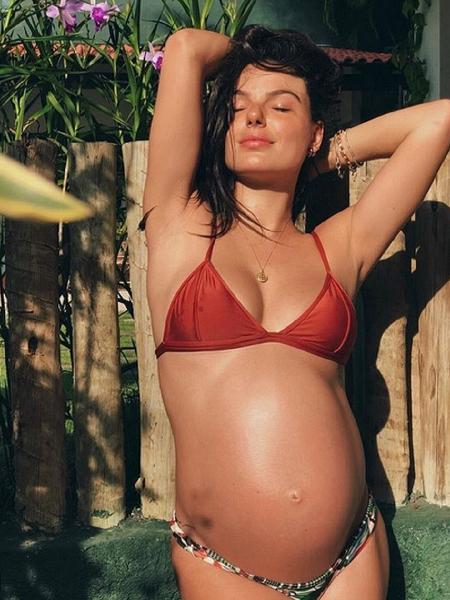 A atriz Isis Valverde, grávida de oito meses - Reprodução/Instagram
