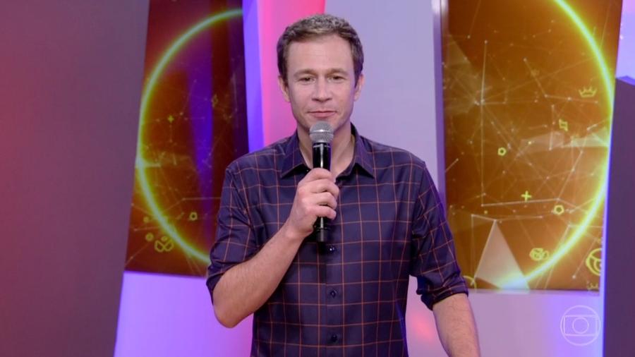 Tiago Leifert conversa com os brothers antes de anunciar resultado de paredão - Reprodução/TvGlobo