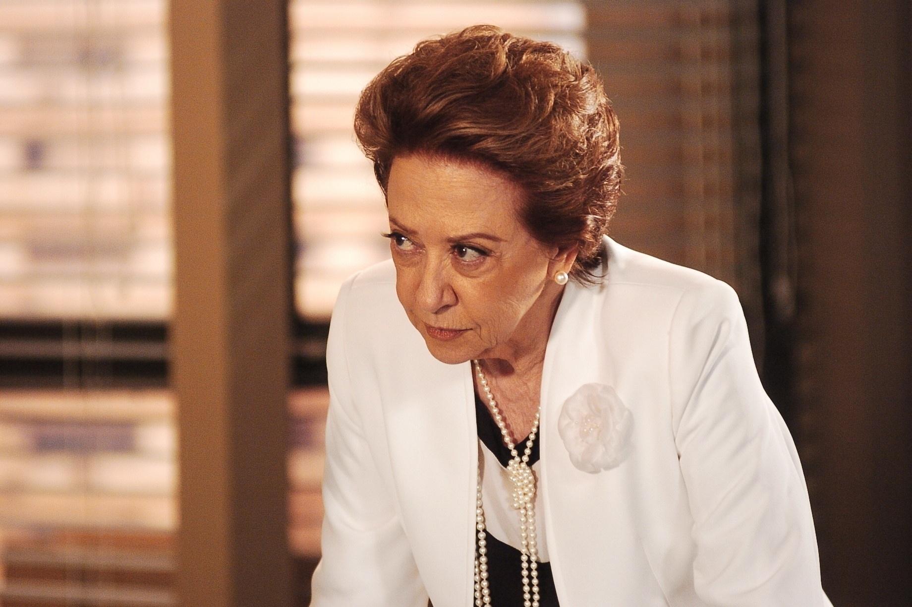 Belíssima (2005): "Minha segunda bandida foi Bia Falcão. Depois de meses de maldades e até de assassinatos, a criminosa segue para Paris levando como amante Cauã Reymond nos seus magníficos e belos vinte e poucos anos!" - TV Globo /João Miguel Júnior