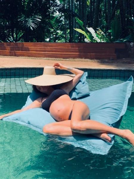 Fernanda Lima posa grávida na piscina - Reprodução/Instagram