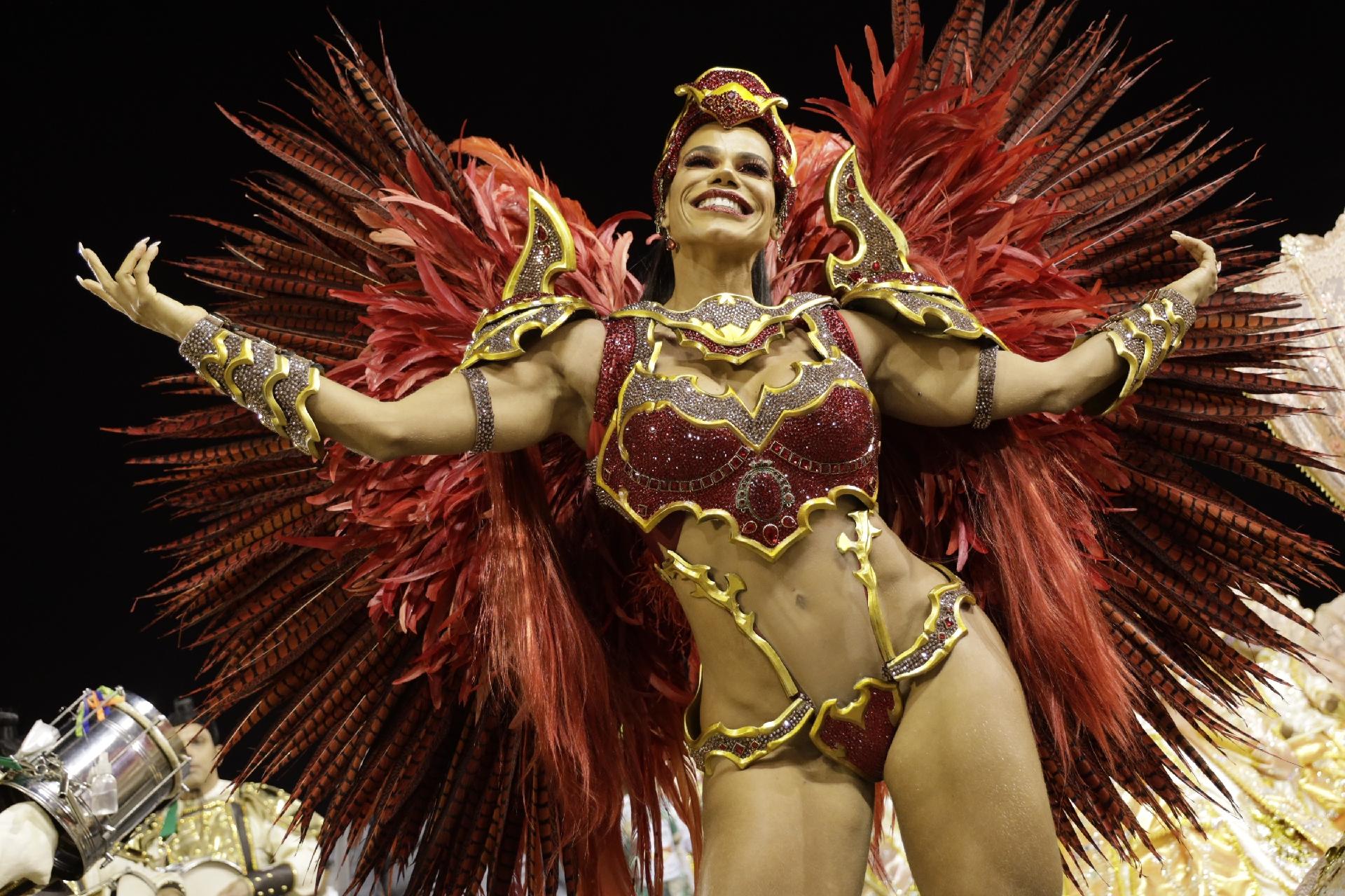 Desfile da Unidos de Vila Maria - Simon Plestenjak/UOL