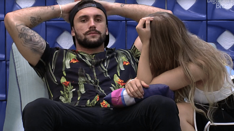 BBB 21: Carla e Arthur discutem na varanda - Reprodução/Globoplay - Reprodução/Globoplay