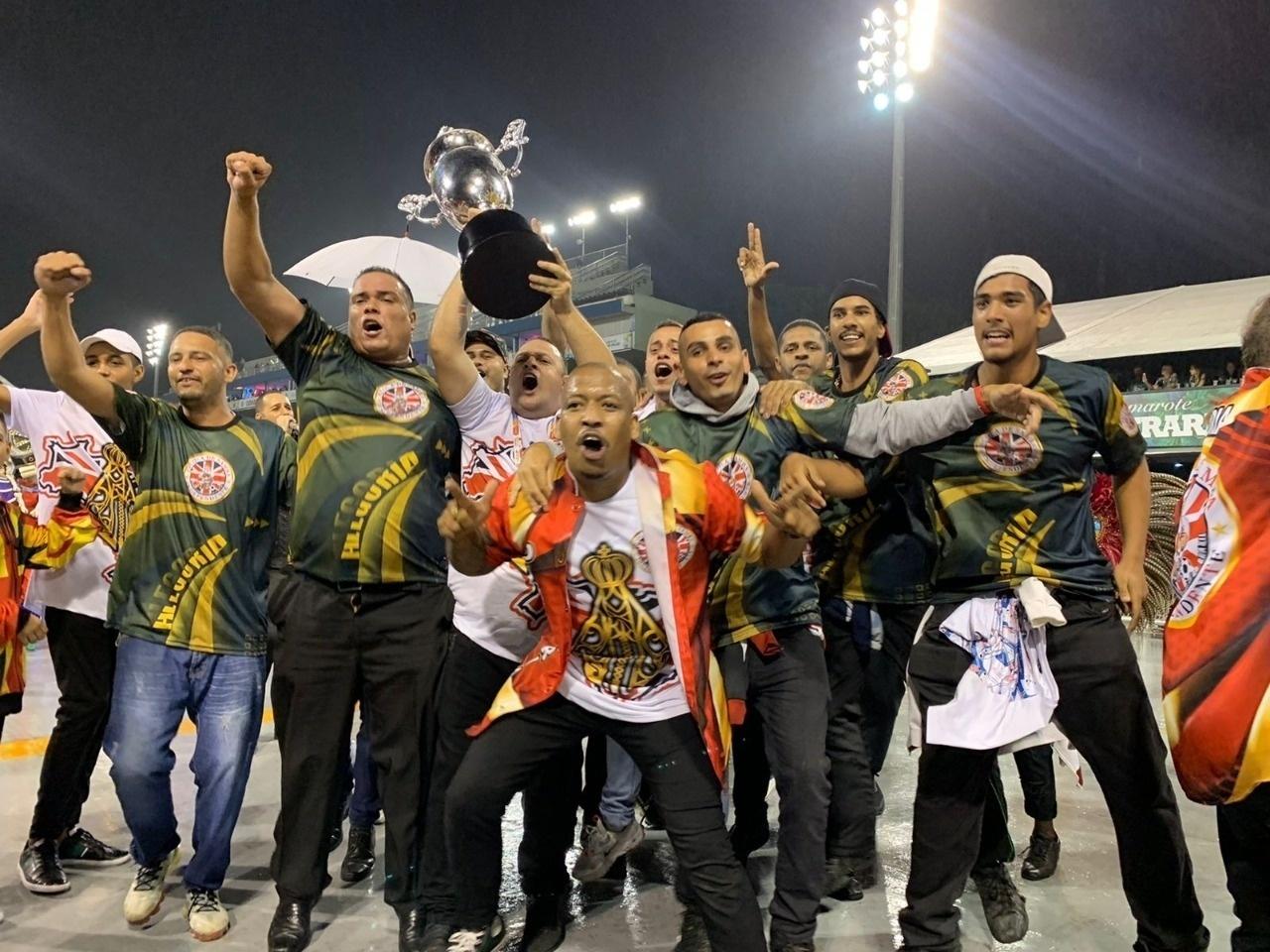 Desfile da Independente Tricolor, segunda colocada no Grupo de Acesso I - Bruno Laurato/Colaboração para o UOL