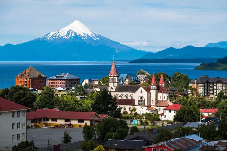 Puerto Varas, com o volcão Osorno de fundo, no Chile