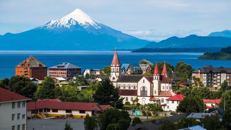 Puerto Varas, com o volcão Osorno de fundo, no Chile