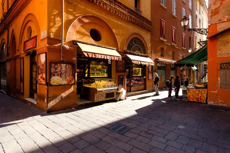 The stores of "quadrilateral"in Bologna, an enclosed area famous for the quality of its fresh produce - Cividins/Getty Images - Cividins/Getty Images