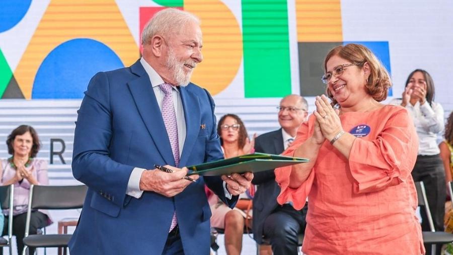 Presidente Lula (PT) assina ações para mulheres no dia 8 de março, ao lado da ministra das Mulheres, Cida Gonçalves