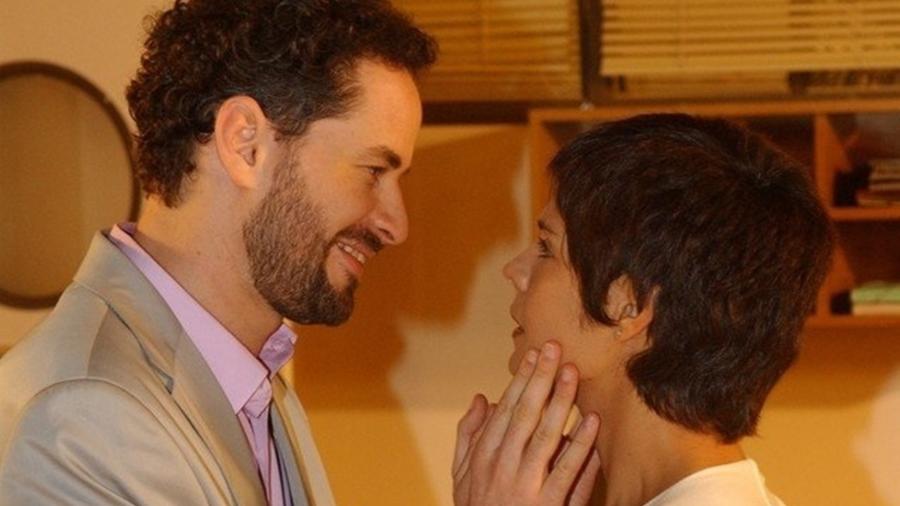 Marcos (Dan Stulbach) ameaça Raquel (Helena Ranaldi) e cria caos na escola de Helena (Christiane Torloni) - Reprodução/Globo