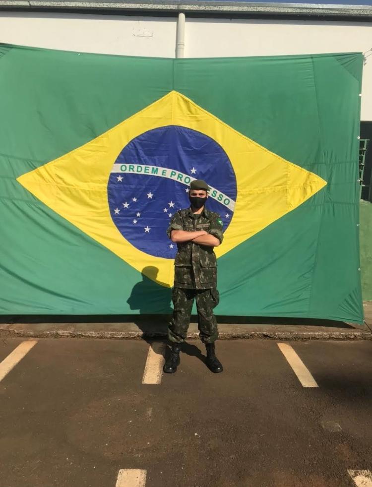 Lucas serviu no Exército Brasileiro antes do agravamento da fibrose cística pulmonar