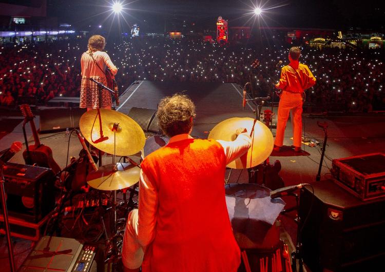 O show da banda O Terno encerrou o primeiro dia do Coala e marcou a despedida da banda em solo brasileiro