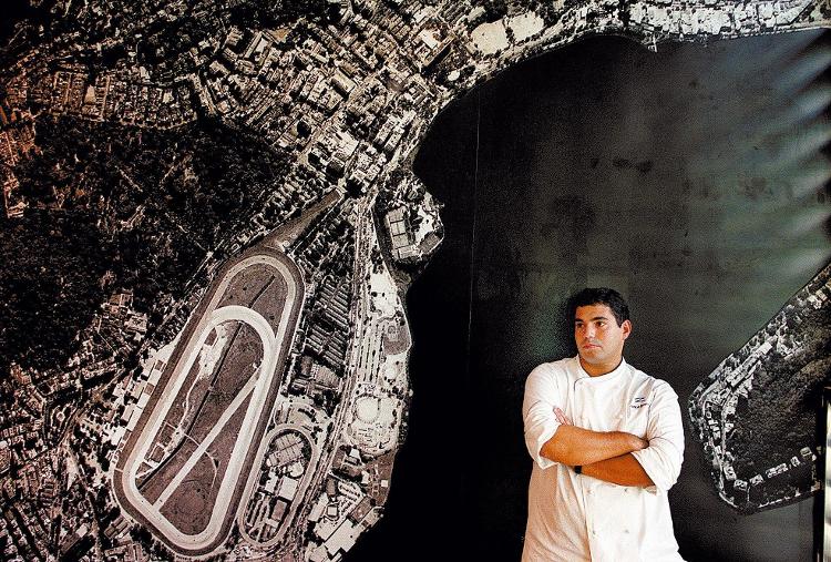 Felipe Bronze, aos 25 anos, em seu restaurante Z Contemporâneo, em 2004 Felipe Bronze, aos 25 anos, em seu restaurante Z Contemporâneo, em 2004