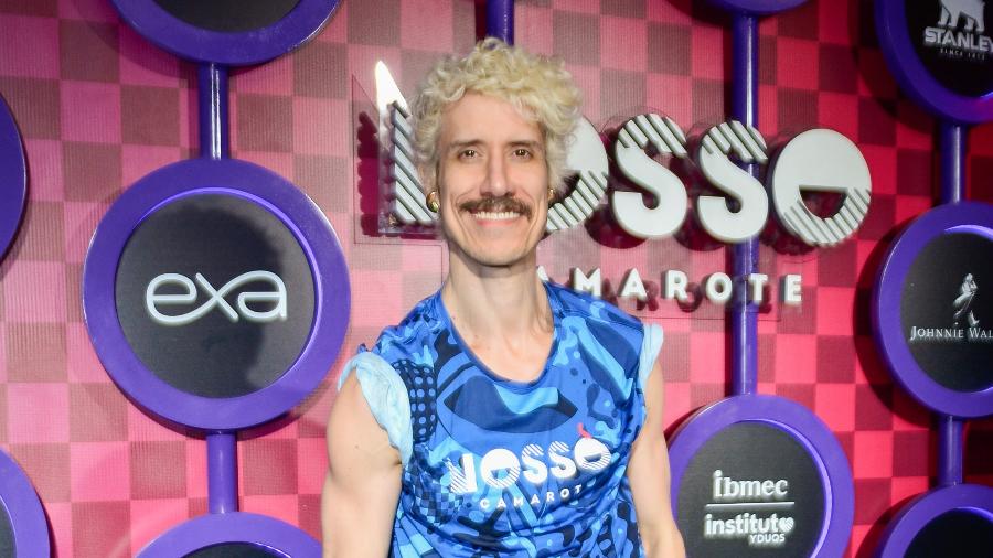 Theo Cochrane assiste ao segundo dia de desfiles do Grupo Especial no Nosso Camarote, na Marquês de Sapucaí Theo Cochrane assiste ao segundo dia de desfiles do Grupo Especial no Nosso Camarote, na Marquês de Sapucaí