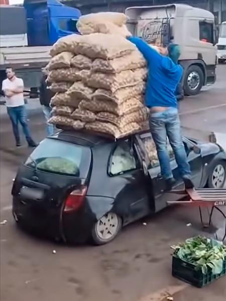 Kaminhão: Ford Ka abarrotado de batatas chamou a atenção nas redes sociais Kaminhão: Ford Ka abarrotado de batatas chamou a atenção nas redes sociais