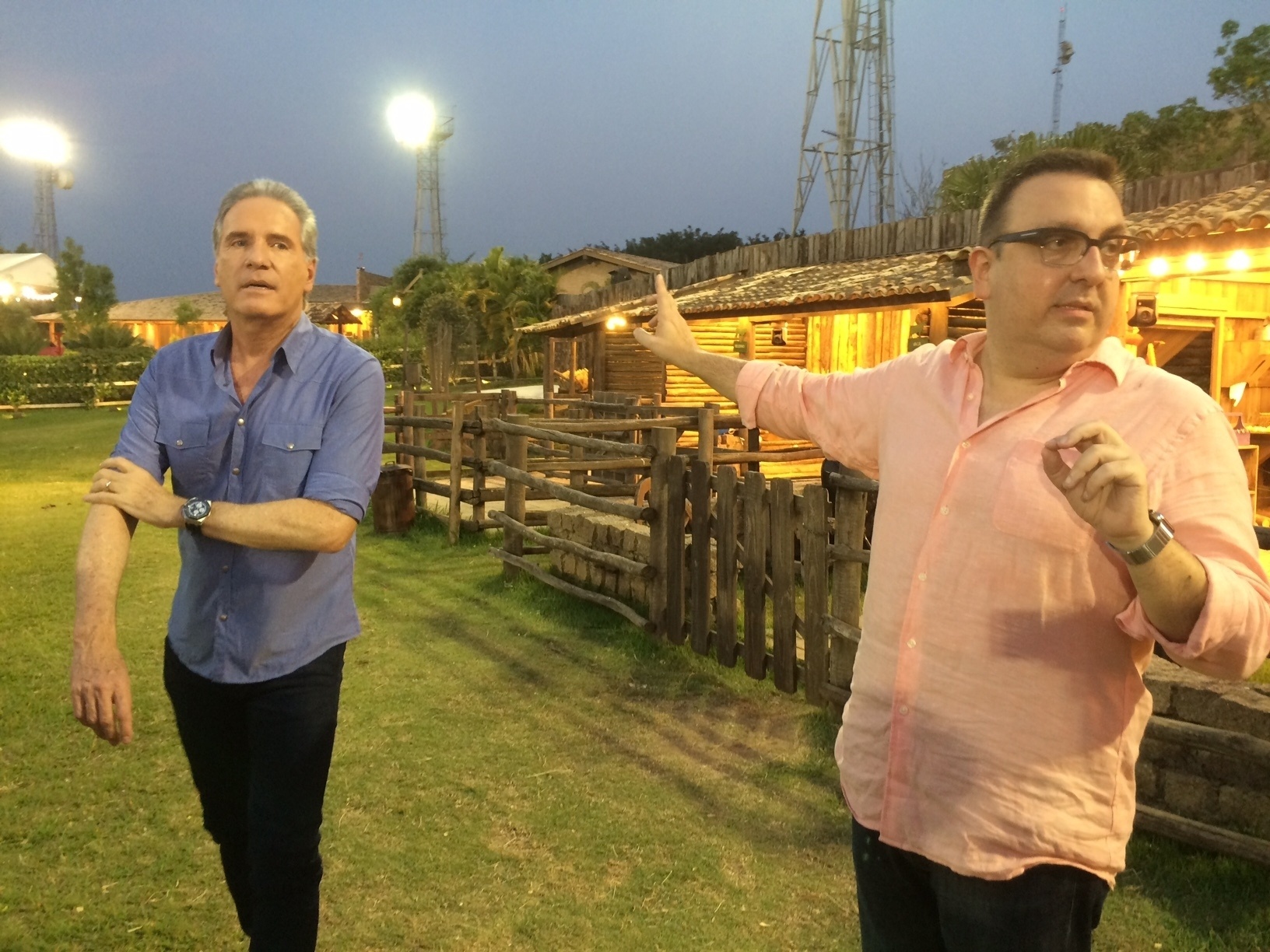 O apresentador Roberto Justus e o diretor geral Rodrio Carelli apresentam as instalações de "A Fazenda", em Itu (São Paulo) - Felipe Pinheiro/UOL