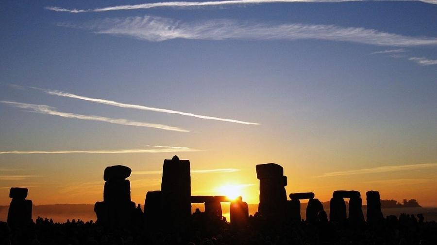 O solstício de verão é um dos melhores momentos para estar em Stonehenge - Andrew Dunn/Creative Commons