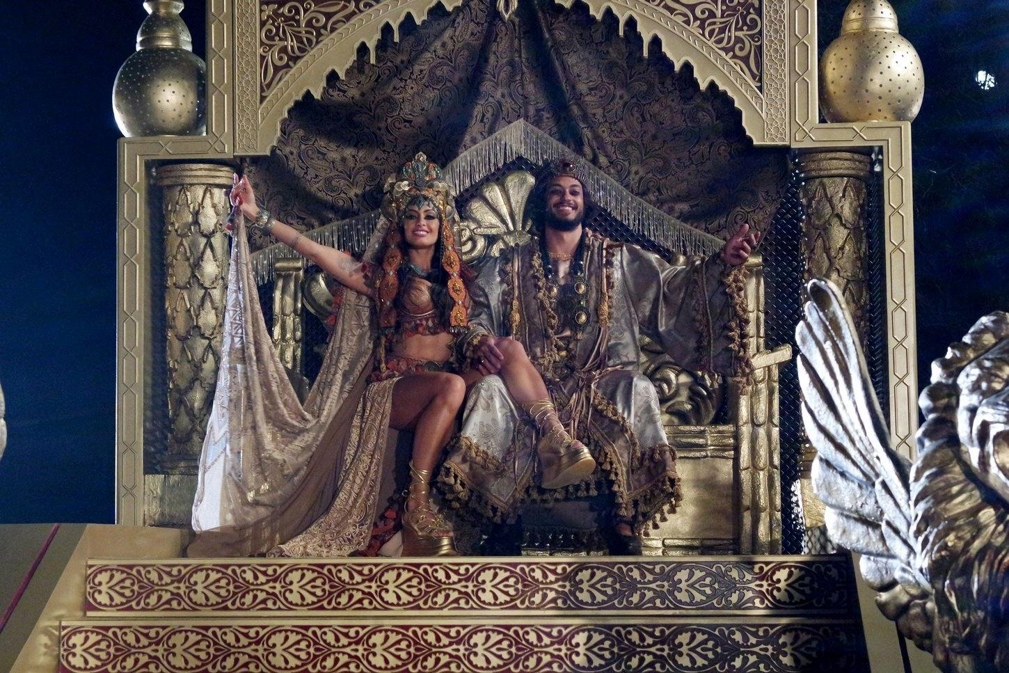 10.dez.2016 - Raphael Vianna e Aline Riscado durante as gravações dos comerciais do espetáculo "A Paixão de Cristo", em Nova Jerusalém  - AgNews