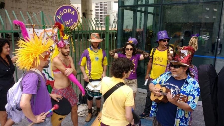 Com batucada, blocos evitam votação de lei que limita Carnaval de Rua - Divulgação
