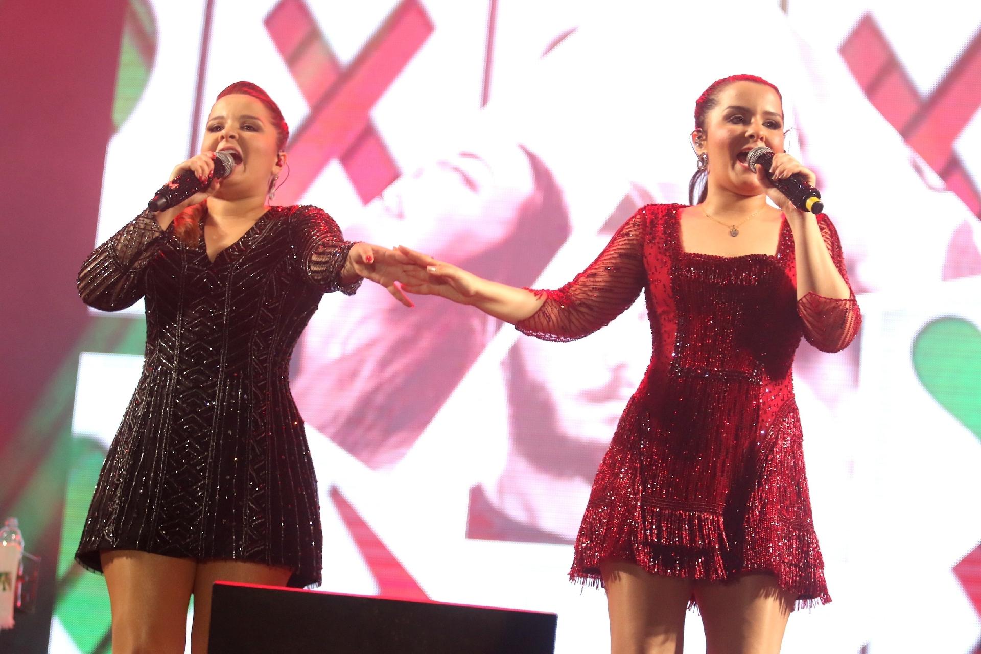 Estilo Maiara e Maraisa - Vestidinhos acinturados - Agnews