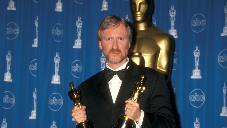 James Cameron é vencedor do Oscar de melhor direção por "Titanic" (1998) - Getty Images