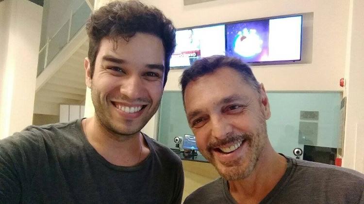 Os atores Pedro Henrique Lopes e Guilherme Leme Garcia nos bastidores de “Vamp, o musical” - Divulgação - Divulgação