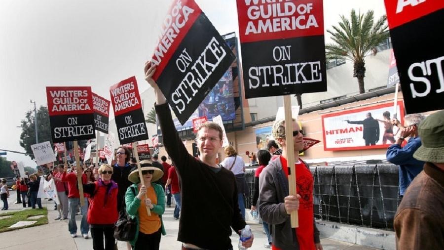 Roteiristas protestam contra estúdios e produtoras em greve de 2007-2008 - Getty Images