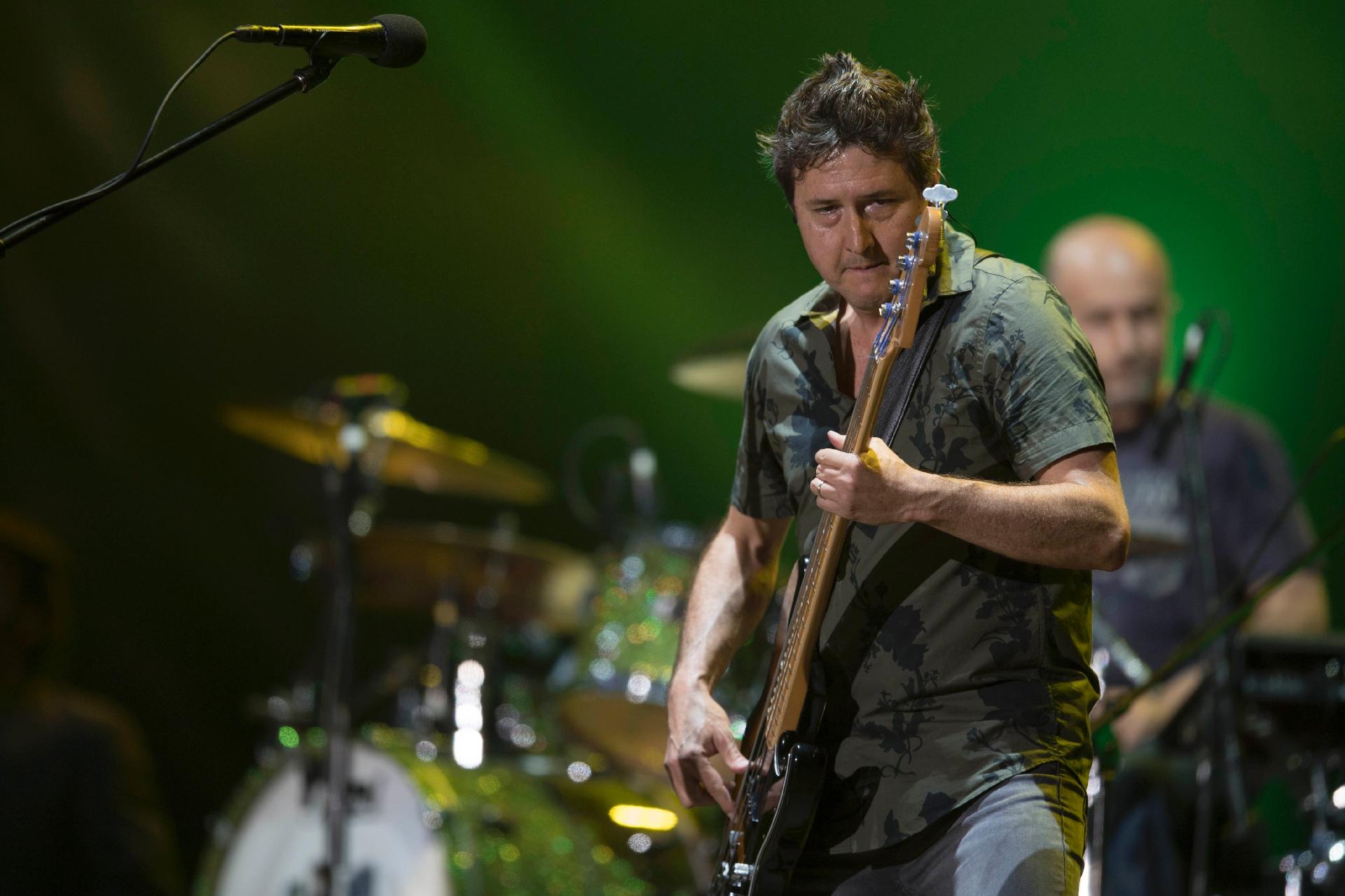 Lelo Zanetti se apresenta e levanta a galera no show do Skank - Mauro Pimentel/AFP