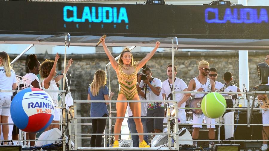 Claudia Leitte cantou "Que Tiro Foi Esse?" três vezes em seu trio elétrico na abertura do Carnaval de Salvador - Thiago Duran/AgNews