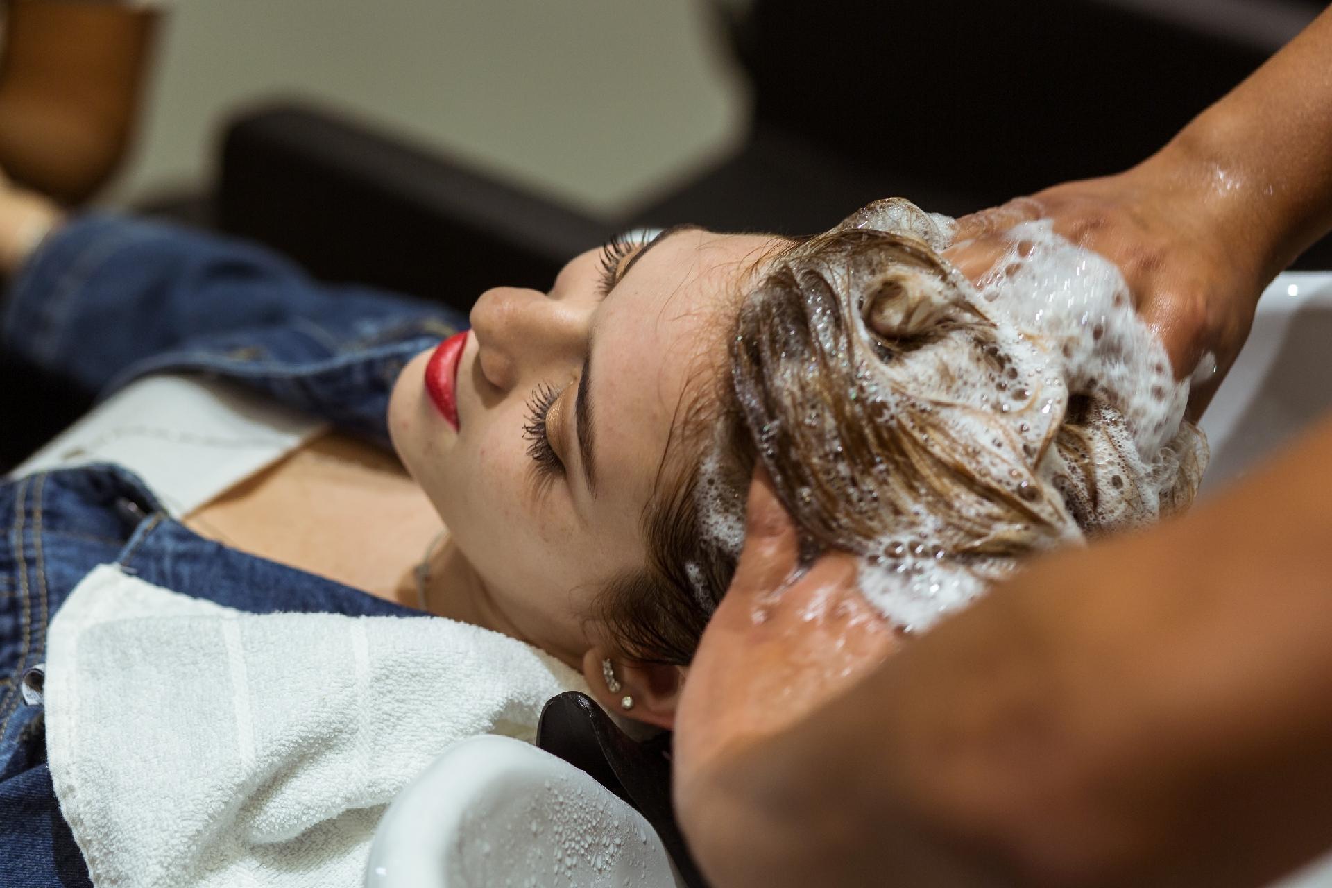 Ana Clara cuida dos cabelos no C.Kamura, no Village Mall, no Rio de Janeiro - Ricardo Borges/UOL