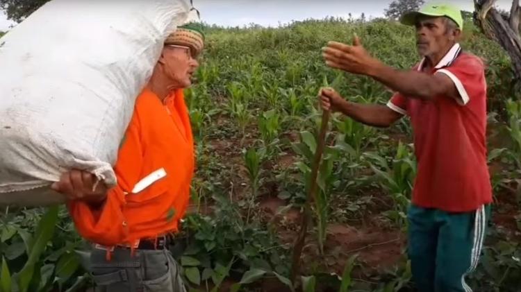 Cena do vídeo "A roça de seu Antonio", com 4 milhões de visualizações até julho de 2018 - Reprodução/YouTube/BBC - Reprodução/YouTube/BBC