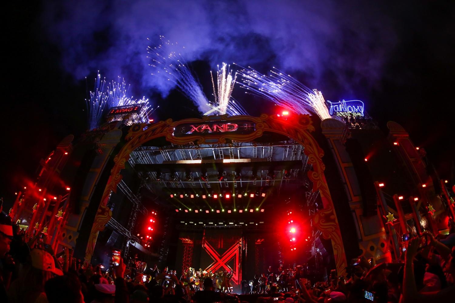 Show de fogos de artifício marca o Aviões Fantasy Park, em Fortaleza - Roberto Filho / Brazil News